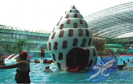 新疆海螺戏水