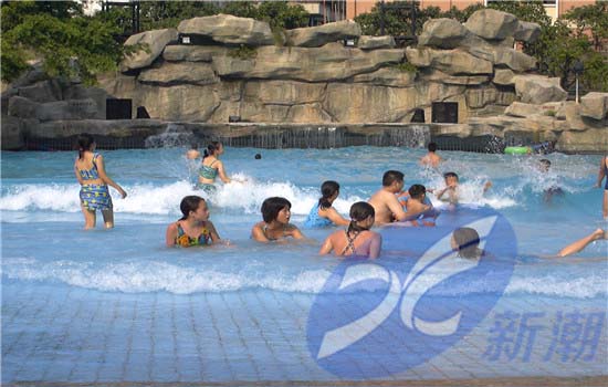 新疆大型海浪池：水上乐园气动式制浪机